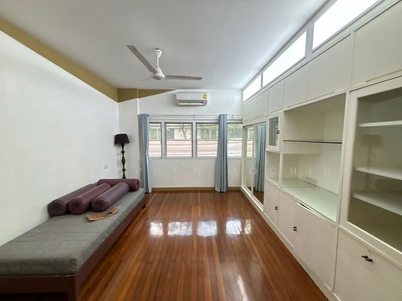 Siam Penthouse 2 Condominium : สยาม เพนท์เฮาส์ 2 คอนโดมิเนียม, กรุงเทพ, 72 ซอยสาทร 1 ถนนสาทร, ทุ่งมหาเมฆ, สาทร, กรุงเทพ, 170 ตร.ม., คอนโด ให้เช่า, โดย Chatuphon Mochida, 500351447 - DDproperty.com