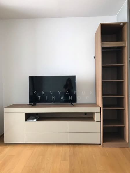 Noble Revo Silom, Bangkok, 88 Soi Surasak Surasak Road, Silom, Bang Rak, Bangkok, Studio, 34 sqm, Condo For Rent, by Kanyapuk Tinanop, 500351552 - DDproperty.com