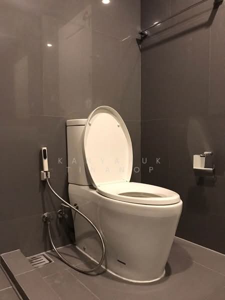 Noble Revo Silom, Bangkok, 88 Soi Surasak Surasak Road, Silom, Bang Rak, Bangkok, Studio, 34 sqm, Condo For Rent, by Kanyapuk Tinanop, 500351552 - DDproperty.com