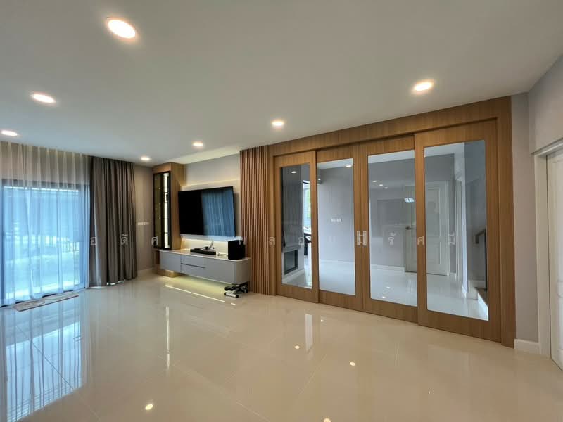 CENTRO Thawiwatthana, Bangkok, Soi Thawiwatthana 1, Thawiwatthana Road, Nong Kang Plu, Nong Khaem, Bangkok, 5 Bedrooms, 380 sqm, Single Detached House For Rent, by Adisorn Ploymeerassamee, 500351619 - DDproperty.com