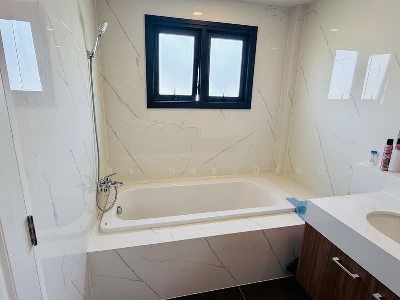 CENTRO Thawiwatthana, Bangkok, Soi Thawiwatthana 1, Thawiwatthana Road, Nong Kang Plu, Nong Khaem, Bangkok, 5 Bedrooms, 380 sqm, Single Detached House For Rent, by Adisorn Ploymeerassamee, 500351619 - DDproperty.com