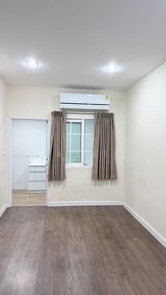 Golden Town Sukhumvit-Bearing Station, Samut Prakan, Soi Tesabansamrongtai 6, Sam Rong, Phra Pra Daeng, Samut Prakan, 4 Bedrooms, 117 sqm, Townhouse For Rent, by Charinthip Phungalong, 500351702 - DDproperty.com