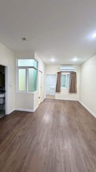 Golden Town Sukhumvit-Bearing Station, Samut Prakan, Soi Tesabansamrongtai 6, Sam Rong, Phra Pra Daeng, Samut Prakan, 4 Bedrooms, 117 sqm, Townhouse For Rent, by Charinthip Phungalong, 500351702 - DDproperty.com