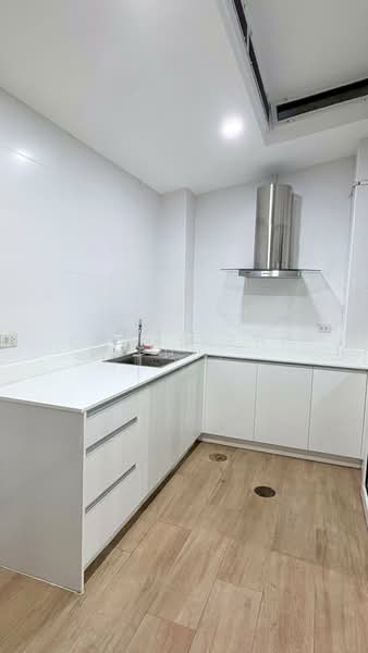 Golden Town Sukhumvit-Bearing Station, Samut Prakan, Soi Tesabansamrongtai 6, Sam Rong, Phra Pra Daeng, Samut Prakan, 4 Bedrooms, 117 sqm, Townhouse For Rent, by Charinthip Phungalong, 500351702 - DDproperty.com