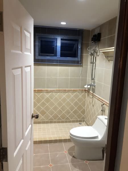 Vararom Lakeview, Samut Prakan, Bang Phli-Tamru Road, Bangphli Yai, Bang Plee, Samut Prakan, 4 Bedrooms, 300 sqm, Single Detached House For Rent, by สิรวัชร แจ้งกระจ่าง, 500351711 - DDproperty.com