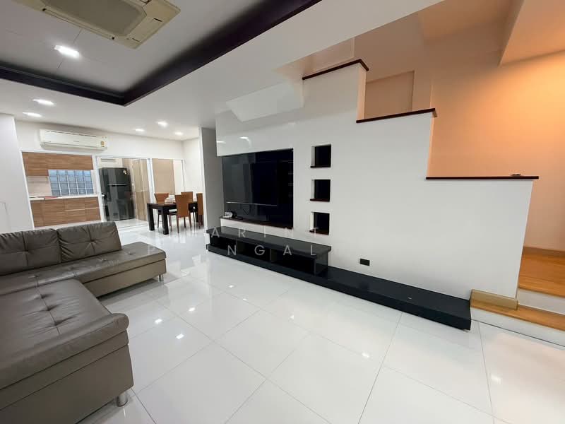 Baan Klang Muang Urbanion Rama 9-Ladprao : บ้านกลางเมือง เออร์บาเนี่ยน พระราม 9-ลาดพร้าว, กรุงเทพ, ซอยลาดพร้าว 84 ถนนลาดพร้าว, วังทองหลาง, กรุงเทพ, 180 ตร.ม., ทาวน์เฮ้าส์ ให้เช่า, โดย Charinthip Phungalong, 500351718 - DDproperty.com