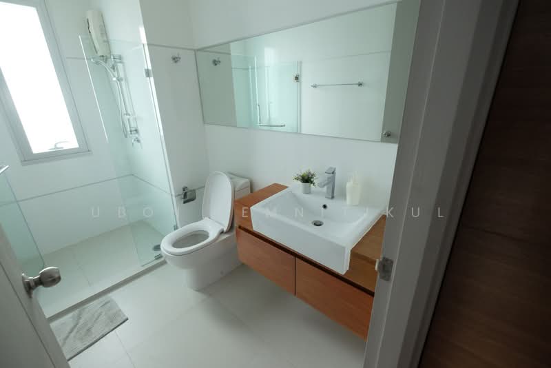 Thru Thonglor, Bangkok, Petchaburi Road, Bang Kapi, Huai Khwang, Bangkok, 2 Bedrooms, 62 sqm, Condo For Rent, by Ubon Temnitikul, 500351763 - DDproperty.com