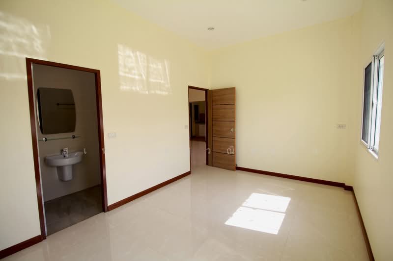New House for Sale Never Occupied 50.3 Sq.Wah Near Sri Rayong Hospital Only 7 km Away, Rayong, Ta Khan, Ban Khai, Rayong, 3 Bedrooms, 150 sqm, Single Detached House For Sale, by สุเทพ พสุวณิชย์กุล, 500351835 - DDproperty.com
