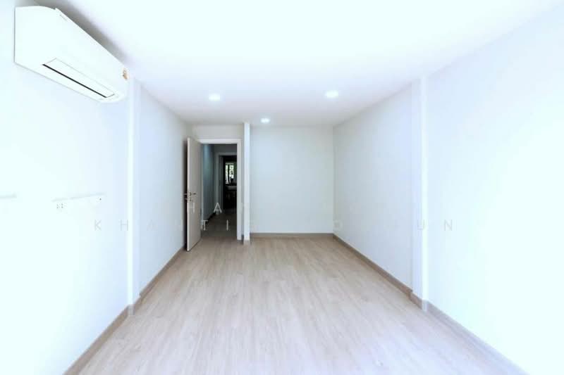 4-BR Townhouse, Bangkok, Suan Luang, Bangkok, 4 Bedrooms, 220 sqm, Townhouse For Rent, by Thanachot Khantigamongun, 500351889 - DDproperty.com