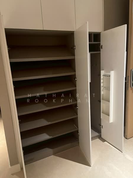 Sindhorn Residence, Bangkok, 54 Soi Ton Son, Lumphini, Pathum Wan, Bangkok, 2 Bedrooms, 154 sqm, Condo For Rent, by Hathairat  Rookphan  , 500351921 - DDproperty.com
