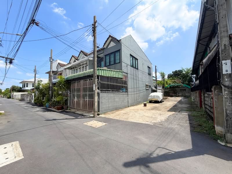 ทาวน์เฮ้าส์ 2 ชั้น ซอยประชาอุทิศ12 แยก1, กรุงเทพ, ราษฎร์บูรณะ, กรุงเทพ, 120 ตร.ม., ทาวน์เฮ้าส์ ขาย, โดย Punpapa Rassamee, 500352010 - DDproperty.com