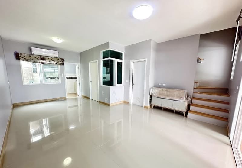 Gusto Townhome Ramkhamhaeng, Bangkok, Soi Rat Phatthana (Soi Miss Teen), Ramkhamhaeng Road (Sukhapiban 3 Road), Saphan Sung, Bangkok, 4 Bedrooms, 132 sqm, Townhouse For Sale, by HOME Real Estate Service, 500352135 - DDproperty.com