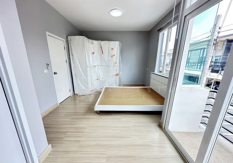 Gusto Townhome Ramkhamhaeng, Bangkok, Soi Rat Phatthana (Soi Miss Teen), Ramkhamhaeng Road (Sukhapiban 3 Road), Saphan Sung, Bangkok, 4 Bedrooms, 132 sqm, Townhouse For Sale, by HOME Real Estate Service, 500352135 - DDproperty.com
