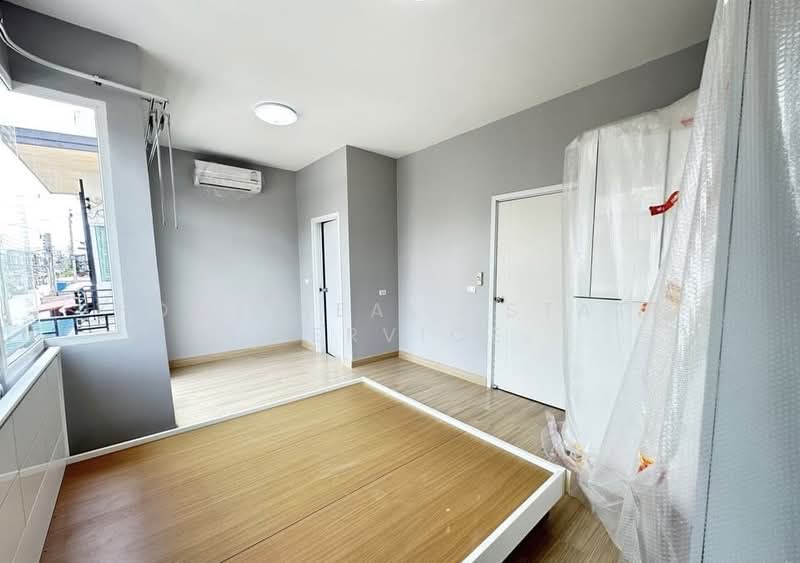 Gusto Townhome Ramkhamhaeng, Bangkok, Soi Rat Phatthana (Soi Miss Teen), Ramkhamhaeng Road (Sukhapiban 3 Road), Saphan Sung, Bangkok, 4 Bedrooms, 132 sqm, Townhouse For Sale, by HOME Real Estate Service, 500352135 - DDproperty.com