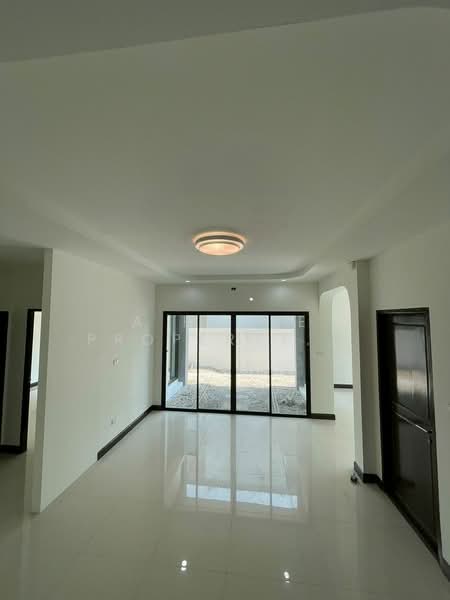 Single house in Sriracha, The Complete project, great value, Chon Buri (Pattaya), Surasak, Si Racha, Chon Buri (Pattaya), 3 Bedrooms, 250 sqm, Single Detached House For Sale, by A House Property Co.,Ltd., 500352239 - DDproperty.com