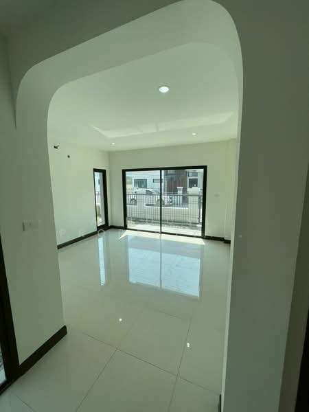 Single house in Sriracha, The Complete project, great value, Chon Buri (Pattaya), Surasak, Si Racha, Chon Buri (Pattaya), 3 Bedrooms, 250 sqm, Single Detached House For Sale, by A House Property Co.,Ltd., 500352239 - DDproperty.com