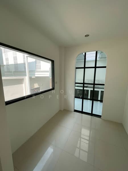 Single house in Sriracha, The Complete project, great value, Chon Buri (Pattaya), Surasak, Si Racha, Chon Buri (Pattaya), 3 Bedrooms, 250 sqm, Single Detached House For Sale, by A House Property Co.,Ltd., 500352239 - DDproperty.com