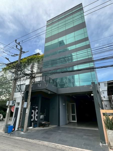 4-BR House, Bangkok, Khlong Tan Nua, Watthana, Bangkok, 4 Bedrooms, 900 sqm, Single Detached House For Rent, by Natthida Thianchaianan, 500352303 - DDproperty.com