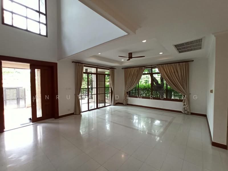 Narasiri Pattanakarn-Srinakarin, Bangkok, 878 Soi Srinakarin 20, Khlong Chan, Bang Kapi, Bangkok, 5 Bedrooms, 440 sqm, Single Detached House For Rent, by Kanrutai Dawruang, 500352344 - DDproperty.com