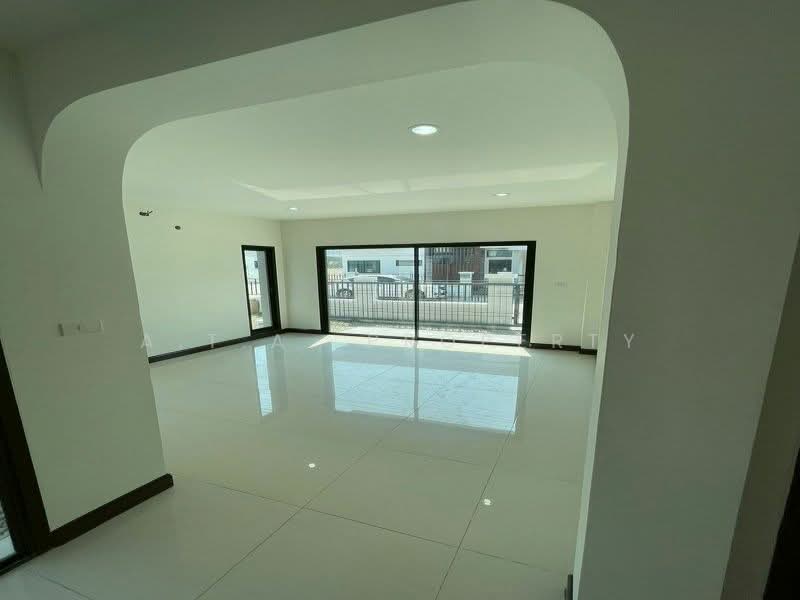 เดอะ คอมพลีท ศรีราชา, Chon Buri (Pattaya), Surasak, Si Racha, Chon Buri (Pattaya), 3 Bedrooms, 250 sqm, Single Detached House For Sale, by A.T.A. Property, 500352558 - DDproperty.com