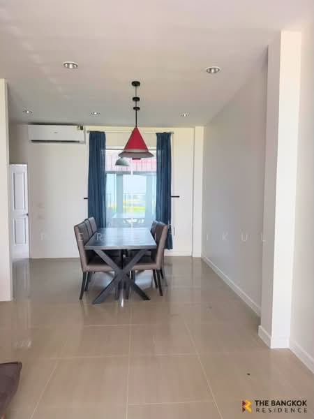 Baan Klangmuang Grand De Paris Ratchada, Bangkok, Pradit Manutham Road, Wang Thonglang, Bangkok, 3 Bedrooms, 195 sqm, Townhouse For Rent, by Nicha Peerakittikul, 500352560 - DDproperty.com
