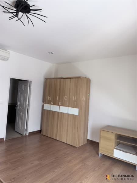Baan Klangmuang Grand De Paris Ratchada, Bangkok, Pradit Manutham Road, Wang Thonglang, Bangkok, 3 Bedrooms, 195 sqm, Townhouse For Rent, by Nicha Peerakittikul, 500352560 - DDproperty.com