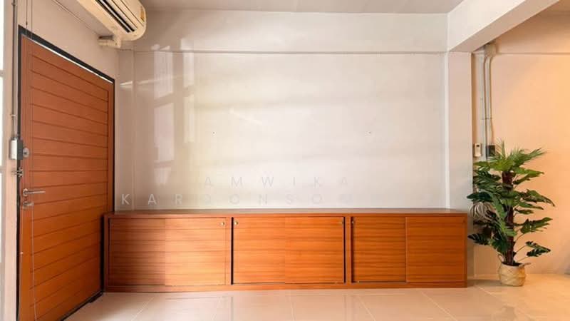 บ้านทาวน์โฮม 3.5 ชั้น ทาวน์อินทาวน์, Bangkok, Phlapphla, Wang Thonglang, Bangkok, 2 Bedrooms, 84 sqm, Townhouse For Rent, by Amwika Karoonsombat, 500352589 - DDproperty.com