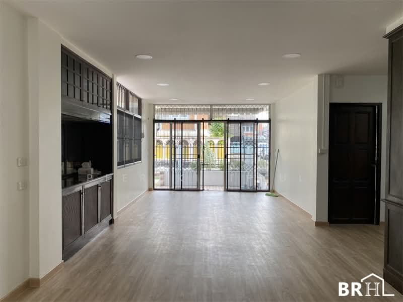 House area Charan Sanitwong, Bangkok, จรัญสนิทวงศ์ 12, Wat Tha Pra, Bangkok Yai, Bangkok, 4 Bedrooms, 450 sqm, Single Detached House For Rent, by Nicha Peerakittikul, 500352600 - DDproperty.com