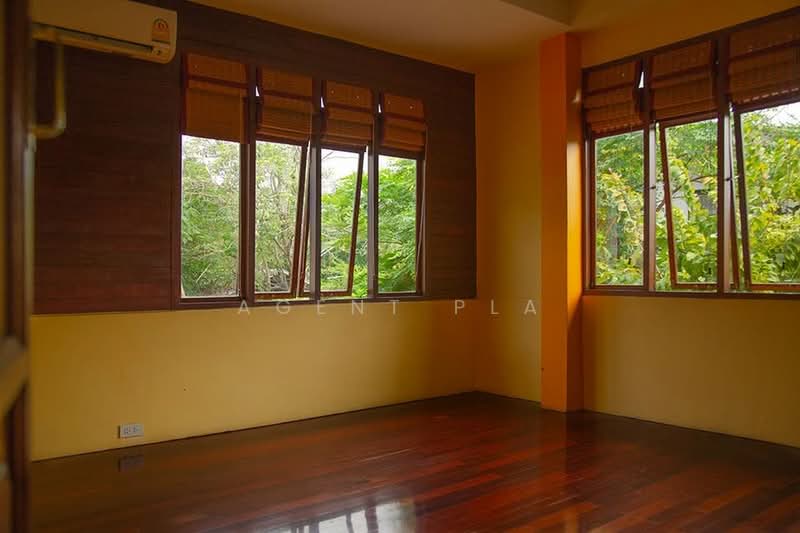 For Sale: Newly Renovated 2-Story Detached House in the Heart of Inthamara (Ratchadaphisek, Huai Khw, Bangkok, Din Daeng, Bangkok, 3 Bedrooms, 160 sqm, Single Detached House For Sale, by Agent Pla, 500352629 - DDproperty.com