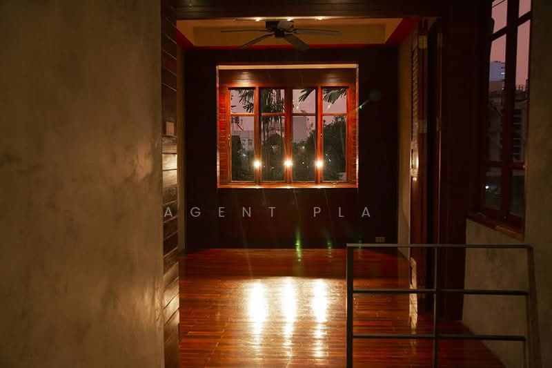 For Sale: Newly Renovated 2-Story Detached House in the Heart of Inthamara (Ratchadaphisek, Huai Khw, Bangkok, Din Daeng, Bangkok, 3 Bedrooms, 160 sqm, Single Detached House For Sale, by Agent Pla, 500352629 - DDproperty.com