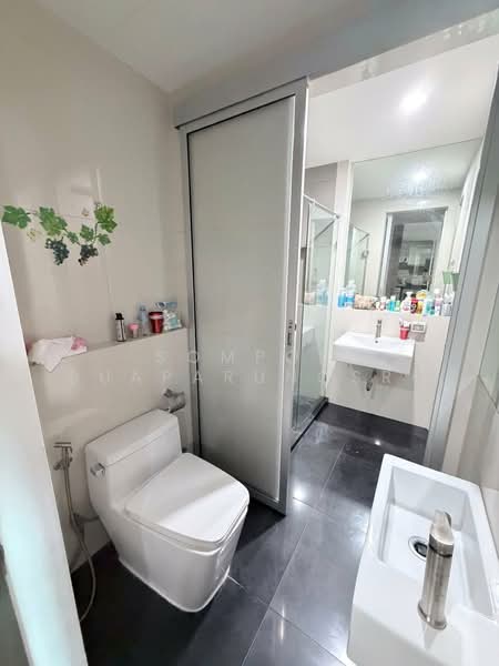 Rhythm Sathorn-Narathiwas, Bangkok, 651 Naradhiwas Rajanagarindra Road, Thung Maha Mek, Sathon, Bangkok, 2 Bedrooms, 55 sqm, Condo For Rent, by Sompob Buaparungsri, 500352673 - DDproperty.com