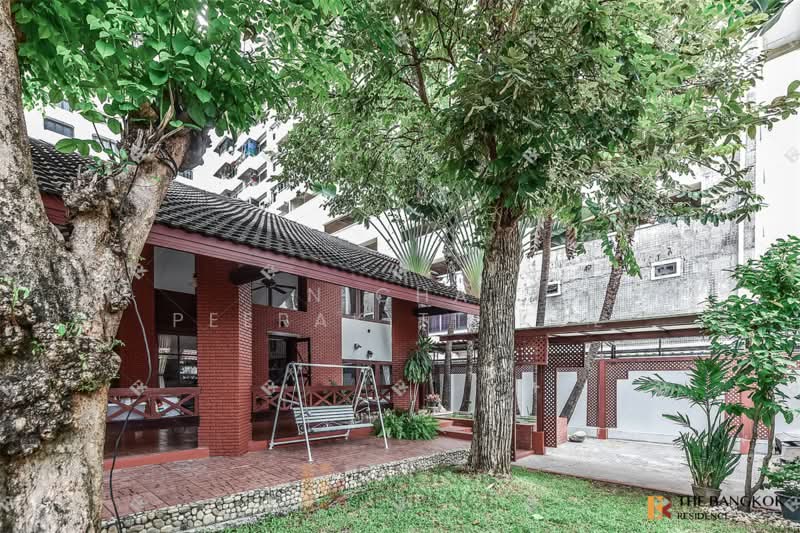 House Area Sukhumvit 4, Bangkok, สุขุมวิท 6, Khlong Toei, Khlong Toei, Bangkok, 4 Bedrooms, 510 sqm, Semi-Detached House (Twin House) For Rent, by Nicha Peerakittikul, 500352707 - DDproperty.com