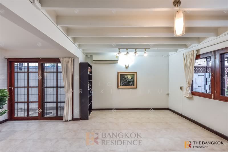 House Area Sukhumvit 4, Bangkok, สุขุมวิท 6, Khlong Toei, Khlong Toei, Bangkok, 4 Bedrooms, 510 sqm, Semi-Detached House (Twin House) For Rent, by Nicha Peerakittikul, 500352707 - DDproperty.com