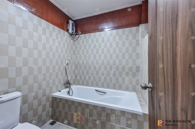 House Area Sukhumvit 4, Bangkok, สุขุมวิท 6, Khlong Toei, Khlong Toei, Bangkok, 4 Bedrooms, 510 sqm, Semi-Detached House (Twin House) For Rent, by Nicha Peerakittikul, 500352707 - DDproperty.com