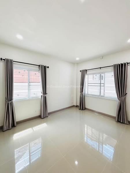 ขายบ้านเดี่ยวรีโนเวทใหม่ ม.เซนสิริโฮม แหลมฉบัง ศรีราชา, Chon Buri (Pattaya), Thung Suk La, Si Racha, Chon Buri (Pattaya), 3 Bedrooms, 200 sqm, Single Detached House For Sale, by Dusit Saengfa, 500352737 - DDproperty.com