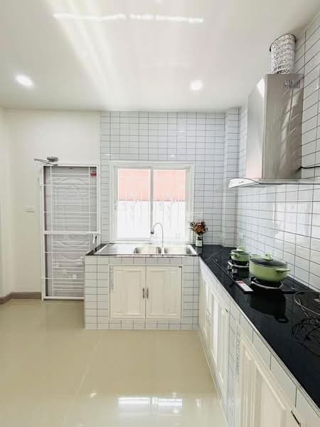 ขายบ้านเดี่ยวรีโนเวทใหม่ ม.เซนสิริโฮม แหลมฉบัง ศรีราชา, Chon Buri (Pattaya), Thung Suk La, Si Racha, Chon Buri (Pattaya), 3 Bedrooms, 200 sqm, Single Detached House For Sale, by Dusit Saengfa, 500352737 - DDproperty.com