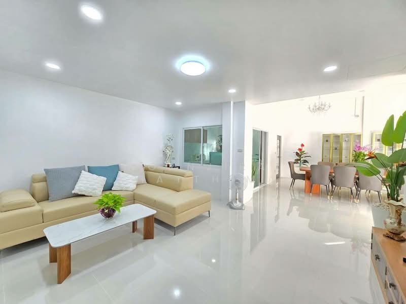 S2771 | Great Value! 6-Bedroom Corner Pool Villa in Hang Dong | Only 6 Minutes to Kad Farang Village, Chiang Mai, Hang Dong, Chiang Mai, 6 Bedrooms, 300 sqm, Single Detached House For Sale, by Aornjira Khatthima, 500352994 - DDproperty.com