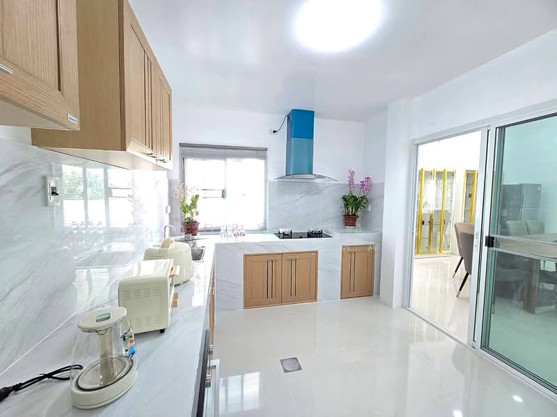 S2771 | สุดคุ้ม! พูลวิลล่าหลังมุม 6 ห้องนอน, โซนหางดง | ใกล้กาดฝรั่งเพียง 6 นาที, เชียงใหม่, หางดง, เชียงใหม่, 300 ตร.ม., บ้านเดี่ยว ขาย, โดย Aornjira Khatthima, 500352994 - DDproperty.com