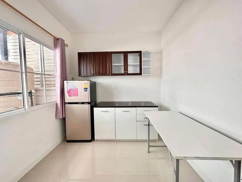 ให้เช่าทาวน์โฮม ม.เสนาวีว่า( เจซิตี้ ) ศรีราชา, Chon Buri (Pattaya), Surasak, Si Racha, Chon Buri (Pattaya), 3 Bedrooms, 65 sqm, Townhouse For Rent, by Dusit Saengfa, 500353002 - DDproperty.com