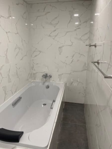Sun Palace Condominium, Bangkok, 36 Phetchaburi Rd, Bang Kapi, Huai Khwang, Bangkok, 3 Bedrooms, 170 sqm, Condo For Rent, by Nutnaree Nakkaew, 500353048 - DDproperty.com