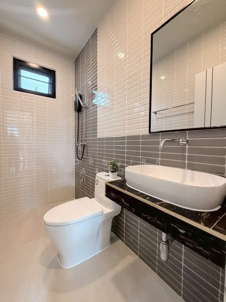 P0106/1 | บ้านเดี่ยว Modern Style หลังใหม่เอี่ยม ใกล้กาดฝรั่งวิลเลจ 5 นาที, เชียงใหม่, บ้านแหวน, หางดง, เชียงใหม่, 230 ตร.ม., บ้านเดี่ยว ขาย, โดย Aornjira Khatthima, 500353121 - DDproperty.com