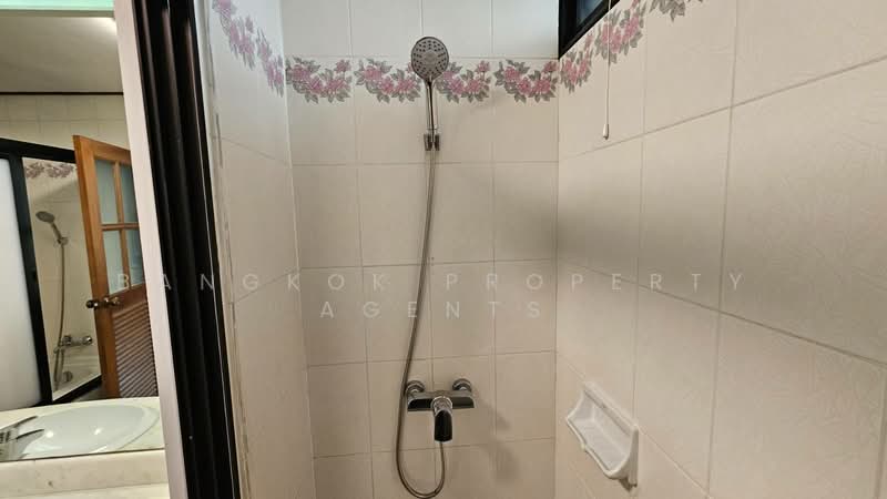 Nida Mansion, Bangkok, 37 Soi Sukhumvit 39, Khlong Tan Nua, Watthana, Bangkok, 2 Bedrooms, 270 sqm, Condo For Rent, by BANGKOK PROPERTY AGENTS, 500353440 - DDproperty.com