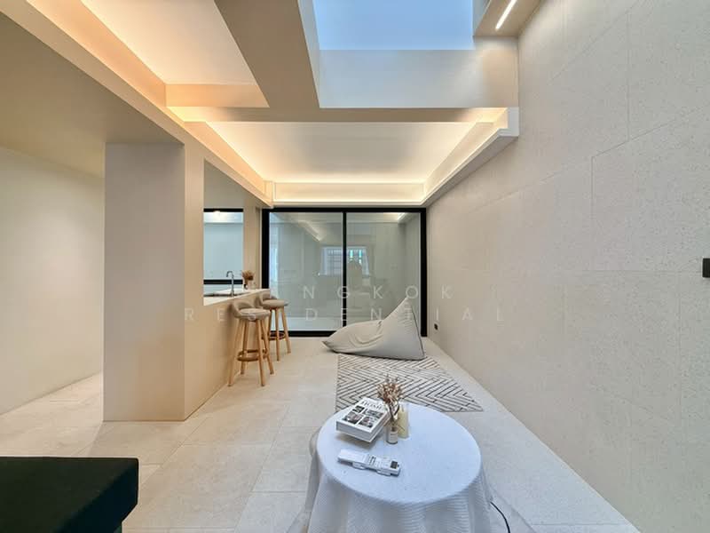 Townhouse, Bangkok, Phra Kanong Nua, Watthana, Bangkok, 2 Bedrooms, 170 sqm, Townhouse For Rent, by Bangkok Residential, 500353502 - DDproperty.com