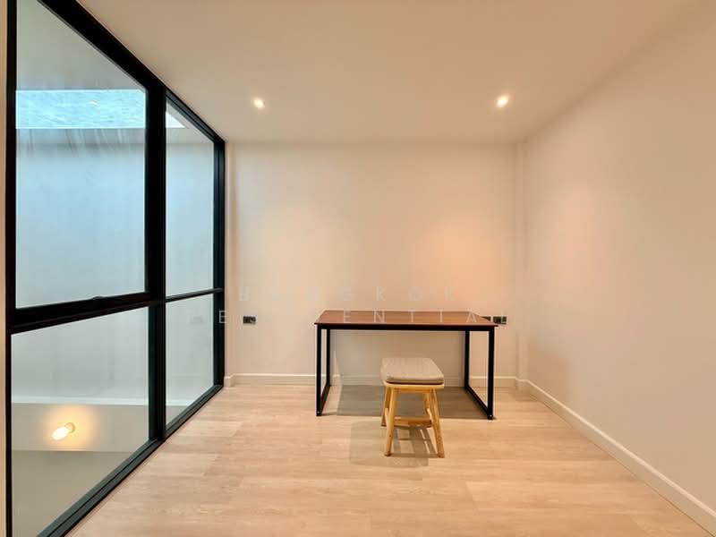 Townhouse, Bangkok, Phra Kanong Nua, Watthana, Bangkok, 2 Bedrooms, 170 sqm, Townhouse For Rent, by Bangkok Residential, 500353502 - DDproperty.com