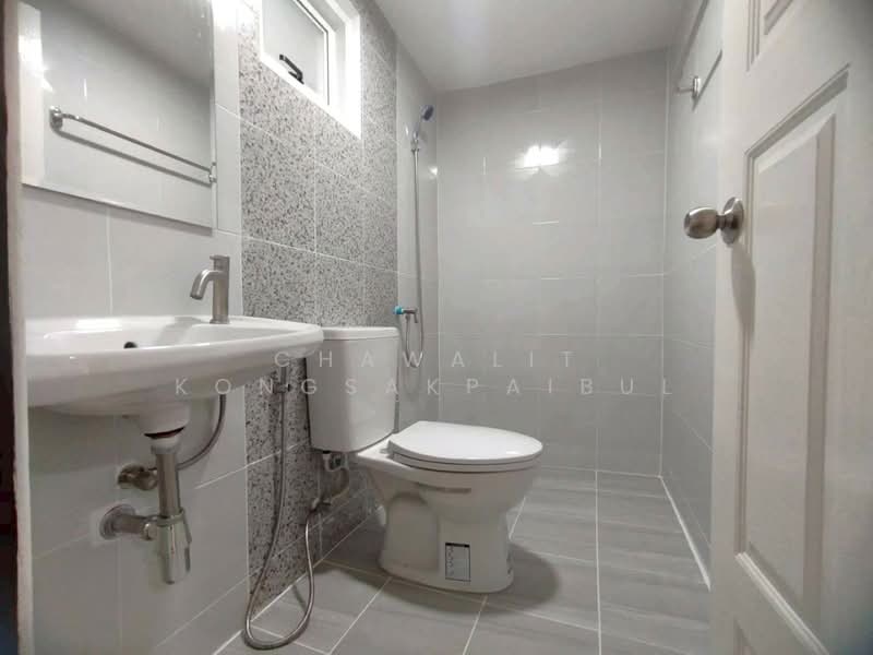 Moobaan KC Ramintra 3, Bangkok, Soi Hatairat 39, Sam Wa Tawan Tok, Khlong Sam Wa, Bangkok, 2 Bedrooms, 140 sqm, Townhouse For Sale, by CHAWALIT KONGSAKPAIBUL, 500353730 - DDproperty.com
