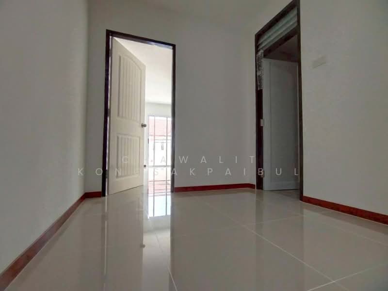 Moobaan KC Ramintra 3, Bangkok, Soi Hatairat 39, Sam Wa Tawan Tok, Khlong Sam Wa, Bangkok, 2 Bedrooms, 140 sqm, Townhouse For Sale, by CHAWALIT KONGSAKPAIBUL, 500353730 - DDproperty.com