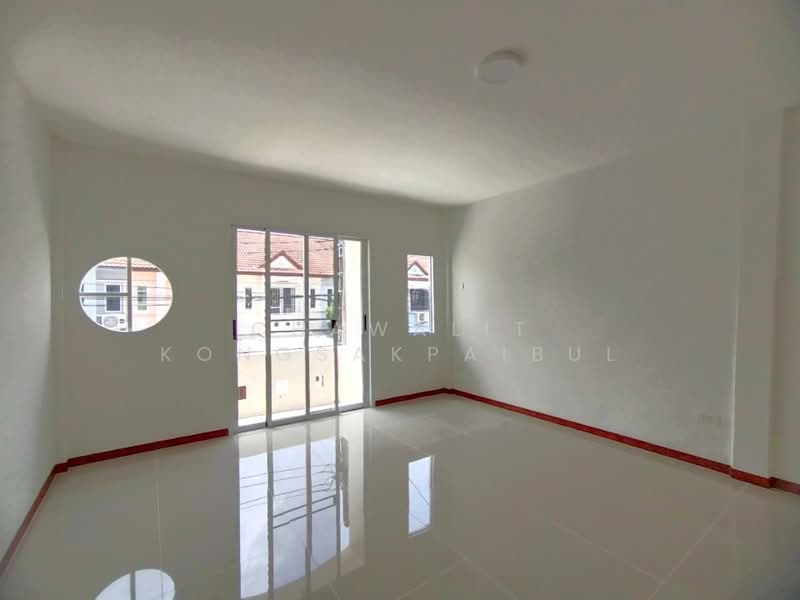 Moobaan KC Ramintra 3, Bangkok, Soi Hatairat 39, Sam Wa Tawan Tok, Khlong Sam Wa, Bangkok, 2 Bedrooms, 140 sqm, Townhouse For Sale, by CHAWALIT KONGSAKPAIBUL, 500353730 - DDproperty.com