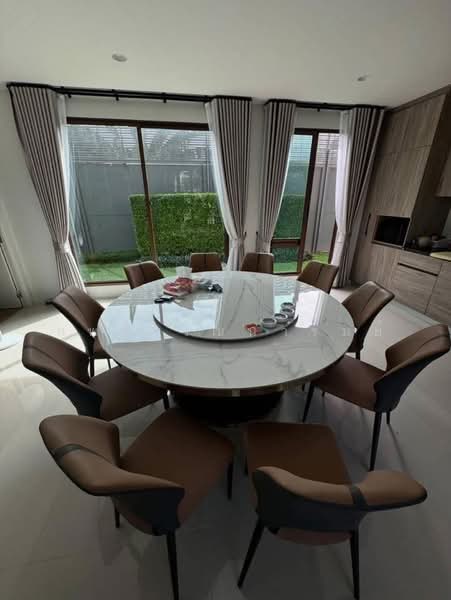 Burasiri Krungthep Kreetha, Bangkok, 95 Soi Pracha Ruam Chai, Hua Mak, Bang Kapi, Bangkok, 4 Bedrooms, 300 sqm, Single Detached House For Rent, by Supajee Wattanarom, 500354018 - DDproperty.com
