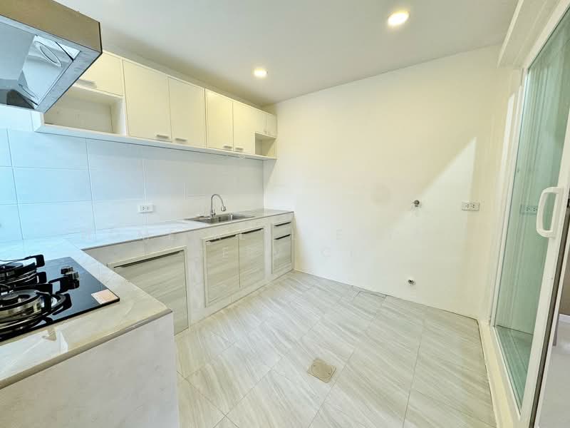 Baan Klang Muang Suanluang, Bangkok, On Nut Road, Dok Mai, Prawet, Bangkok, 3 Bedrooms, 178 sqm, Townhouse For Sale, by HOME Real Estate Service, 500354054 - DDproperty.com
