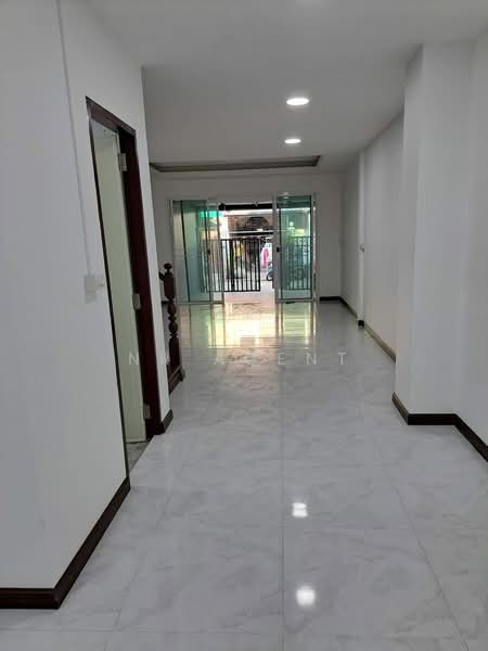 Moobaan Sena Villa 84, Bangkok, Khlong Chan, Bang Kapi, Bangkok, 2 Bedrooms, 99 sqm, Townhouse For Sale, by NR AGENT, 500354117 - DDproperty.com